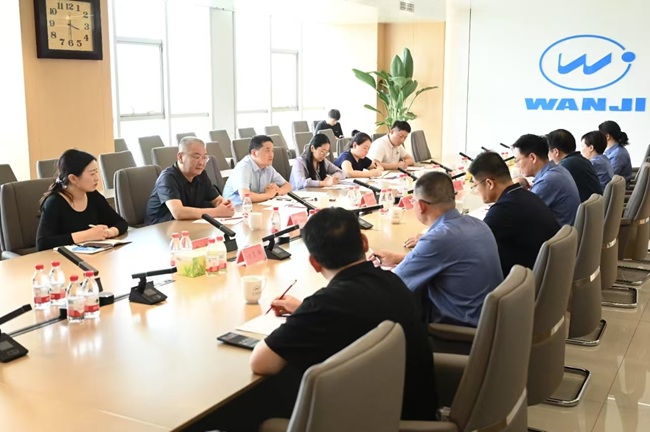 河南省財政廳副廳長李英哲一行到萬基控股集團調研