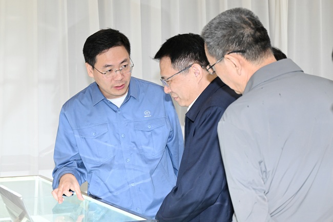 新疆建設(shè)兵團(tuán)黨委、副秘書(shū)長(zhǎng)、副團(tuán)長(zhǎng)毛知兵一行到萬(wàn)基控股集團(tuán)調(diào)研