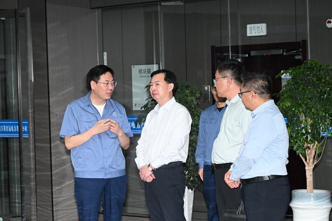 洛陽(yáng)市發(fā)改委黨組書(shū)記、主任關(guān)宇飛一行到萬(wàn)基控股集團(tuán)調(diào)研