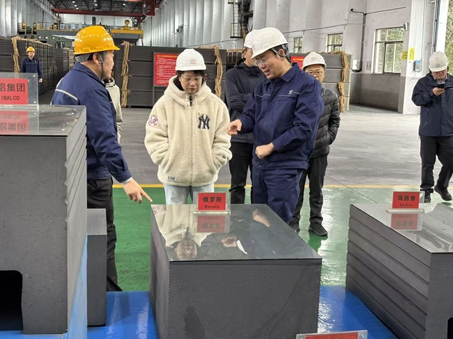 河南省國有資本運營集團副總經理張華一行到萬基控股集團調研